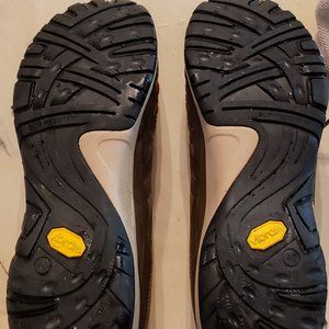 Vibram Waterproof Hiking shoe Size 40 (Size 9 in USA)